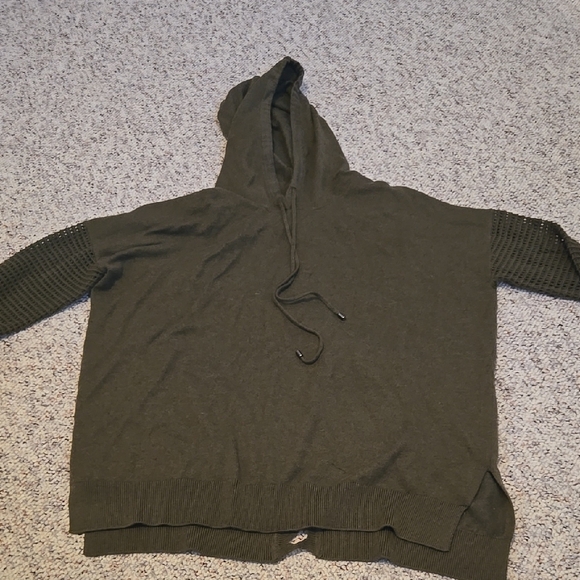 stitches and stripes Tops - Stitches and Stripes, size s, Cozy Olive Green Knit Hoodie